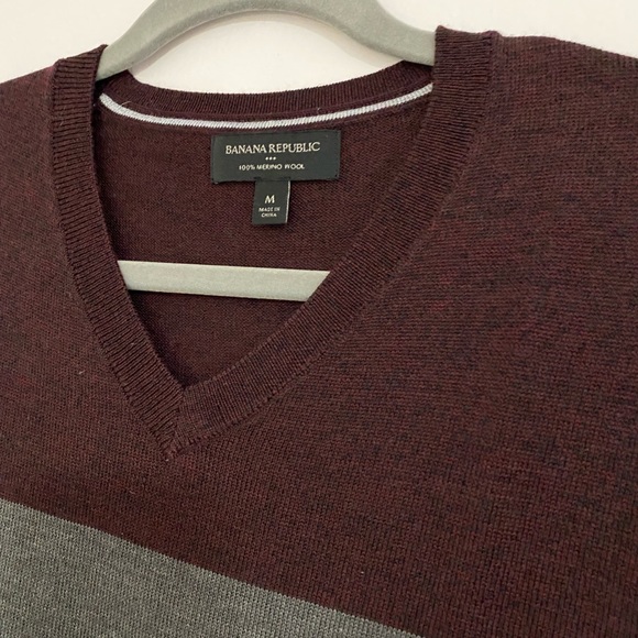 Banana Republic Merino Wool Men’s V Neck Sweater - Picture 2 of 4